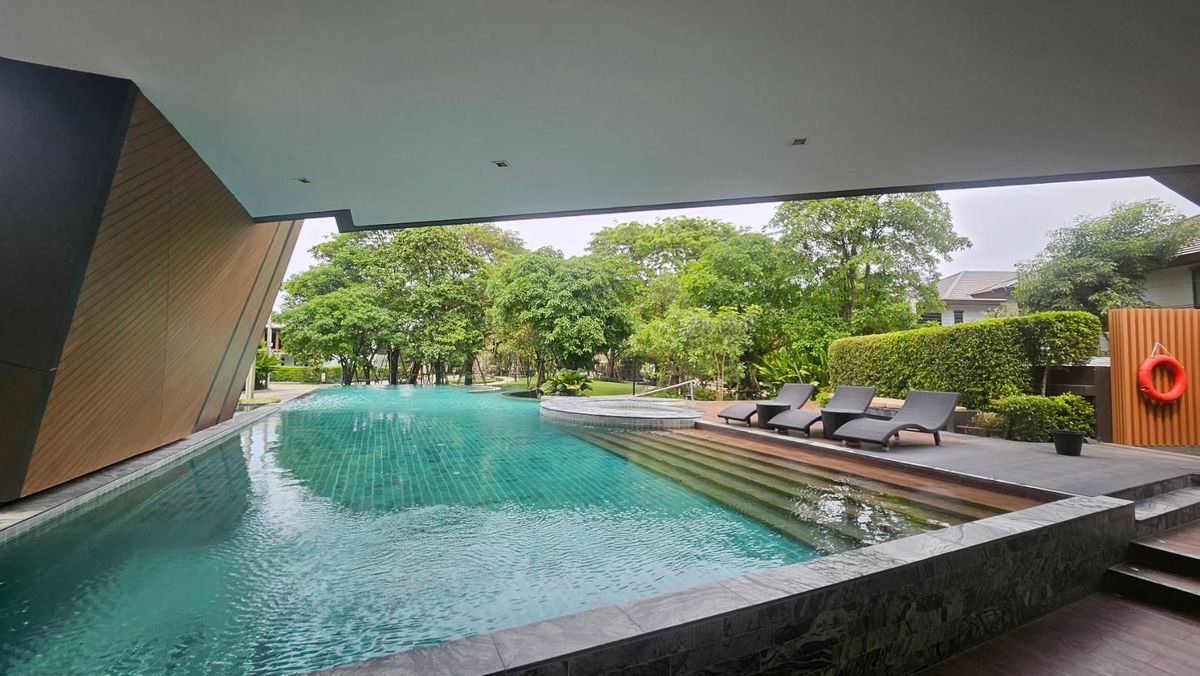 For RentHousePattanakan, Srinakarin : 🚩FOR RENT LUXURY HOUSE, a single house, very big corner 🔥 House number is already rich 🔥 Ready to stay - special price 🔥