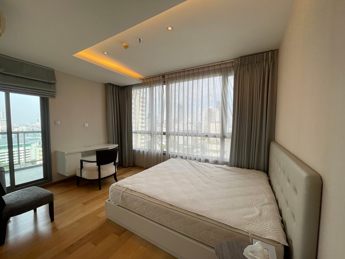 ขายคอนโดสุขุมวิท อโศก ทองหล่อ : หลุดจอง เอช สุขุมวิท 43 คอนโดมิเนียม 2 ห้องนอน ไซ์ใหญ่ ใจกลางพร้อมพงษ์ ห้องมุม วิวไม่ บล้อค เพียง 9.5 ล้าน 