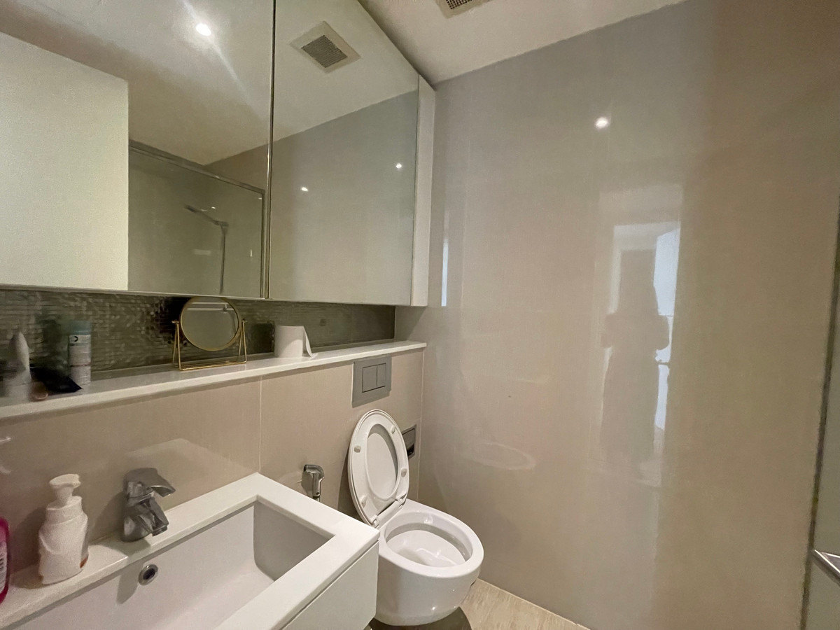 ขายคอนโดสุขุมวิท อโศก ทองหล่อ : หลุดจอง เอช สุขุมวิท 43 คอนโดมิเนียม 2 ห้องนอน ไซ์ใหญ่ ใจกลางพร้อมพงษ์ ห้องมุม วิวไม่ บล้อค เพียง 9.5 ล้าน 