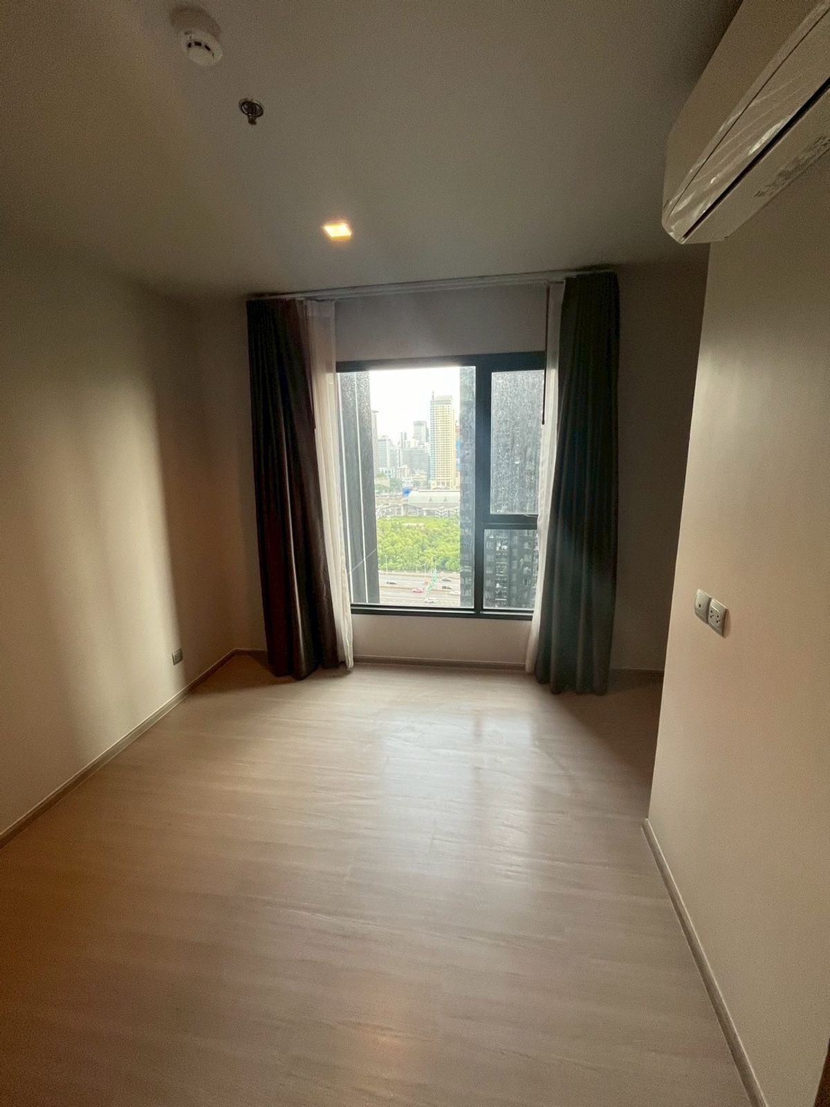 For SaleCondoRama9, Petchburi, RCA : For Sell: Life Asoke-Rama9 Condo (Life Asoke-Rama 9)