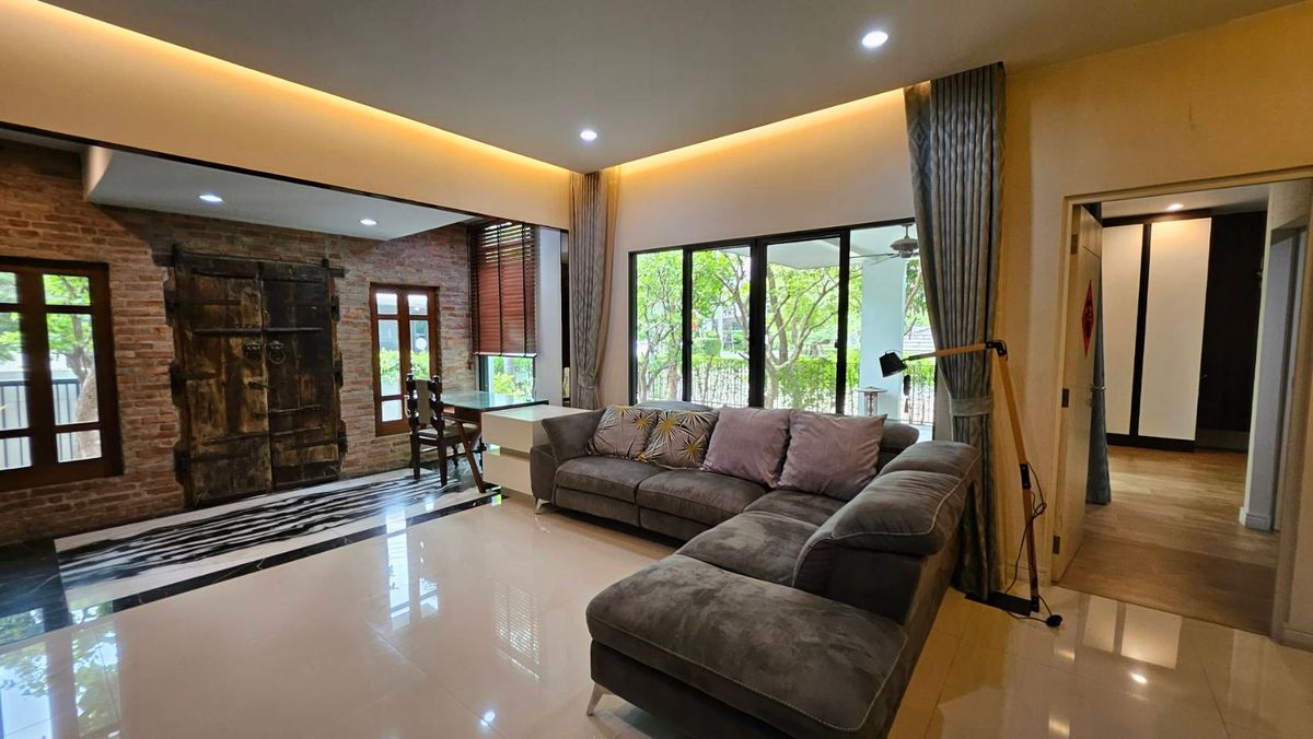For RentHousePattanakan, Srinakarin : 🚩FOR RENT LUXURY HOUSE, a single house, very big corner 🔥 House number is already rich 🔥 Ready to stay - special price 🔥