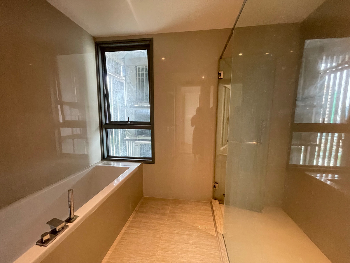 ขายคอนโดสุขุมวิท อโศก ทองหล่อ : หลุดจอง เอช สุขุมวิท 43 คอนโดมิเนียม 2 ห้องนอน ไซ์ใหญ่ ใจกลางพร้อมพงษ์ ห้องมุม วิวไม่ บล้อค เพียง 9.5 ล้าน 