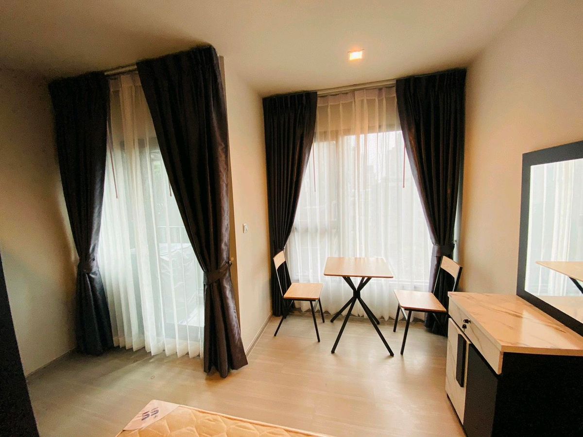 For RentCondoRama9, Petchburi, RCA : Agent For rent Life Asoke Rama9  26 sqm, 7th floor  The kitchen seperated  from the bedroom  Electrical appliance furniture  There is no parking space  15,000 baht  @542jirrs