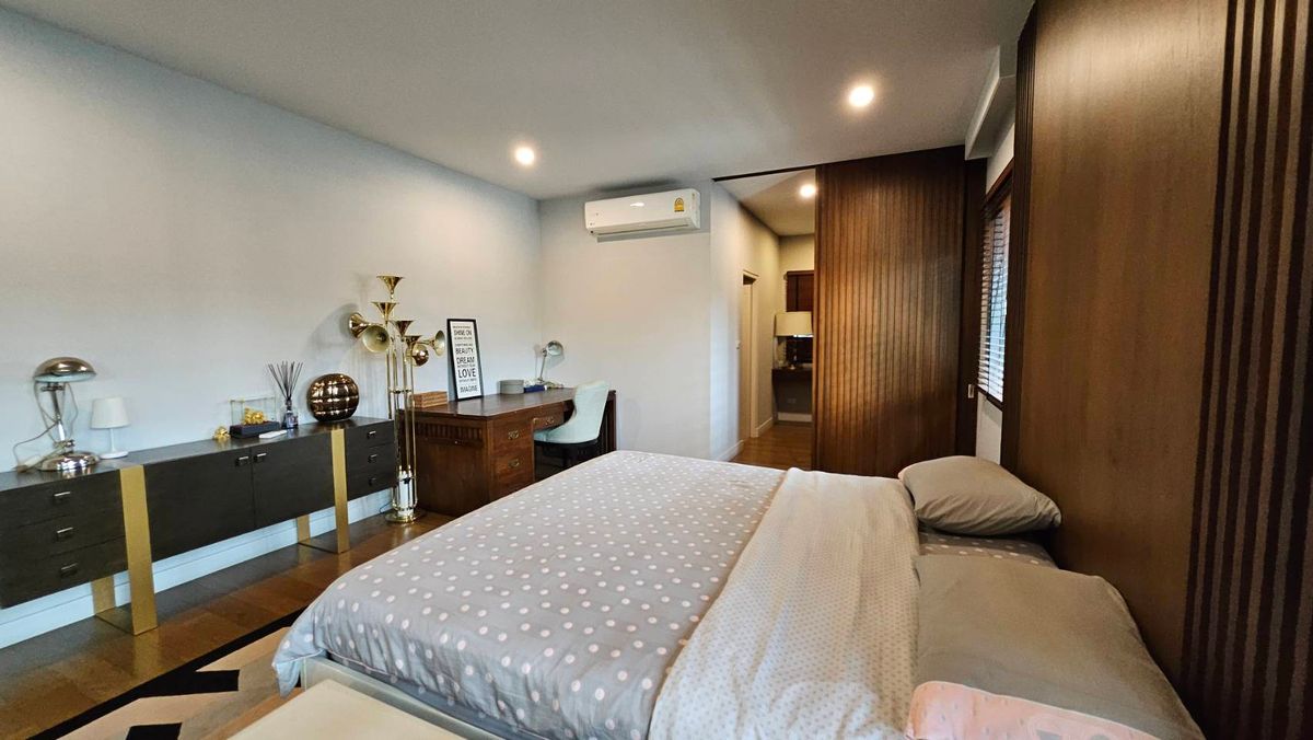 For RentHousePattanakan, Srinakarin : 🚩FOR RENT LUXURY HOUSE, a single house, very big corner 🔥 House number is already rich 🔥 Ready to stay - special price 🔥