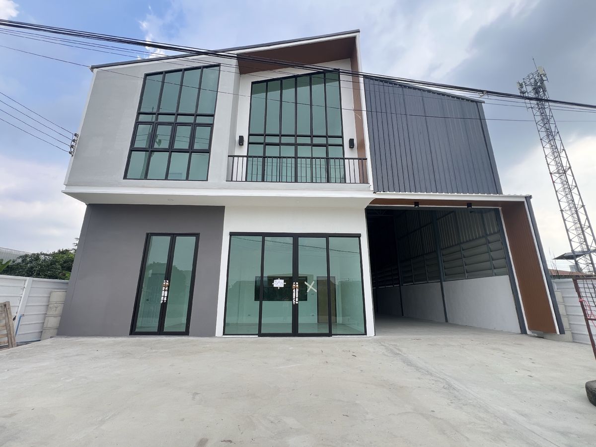 For SaleWarehousePathum Thani,Rangsit, Thammasat : Selling warehouses with 2 -story office, newly built in Khlong 4, Lat Sawai Lam Luk Ka