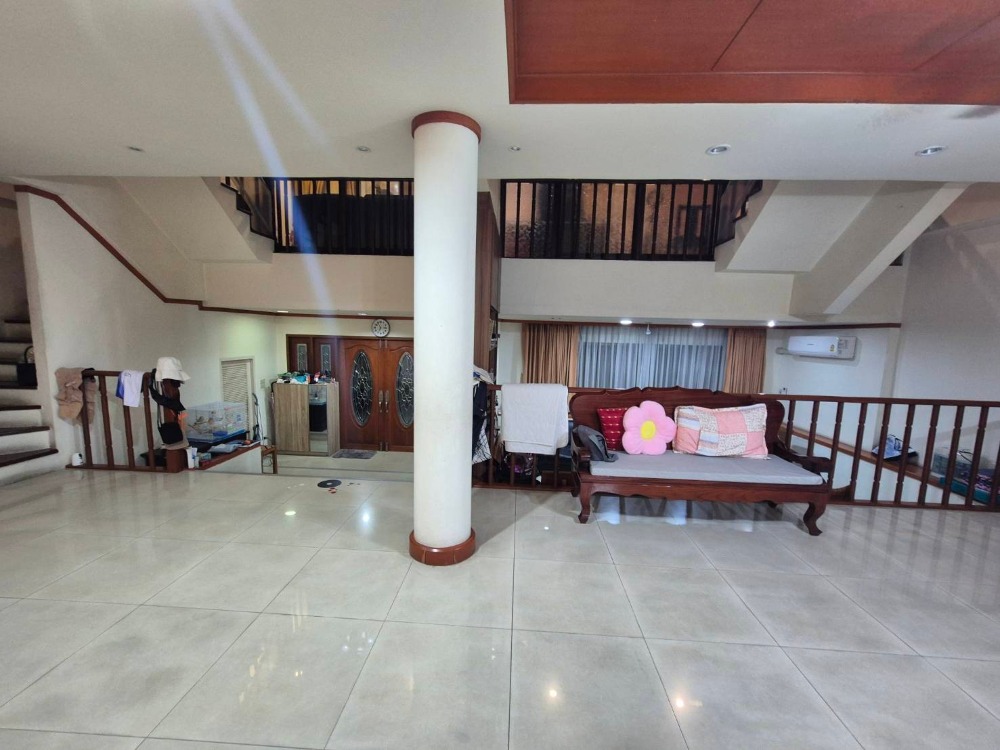 ขายบ้านรัชดา ห้วยขวาง : ขาย Townhome 3 ชั้นครึ่ง หมู่บ้านกลางเมือง2 ซอยสหการปะมูลเหม่งจ้าย (S03-1981)