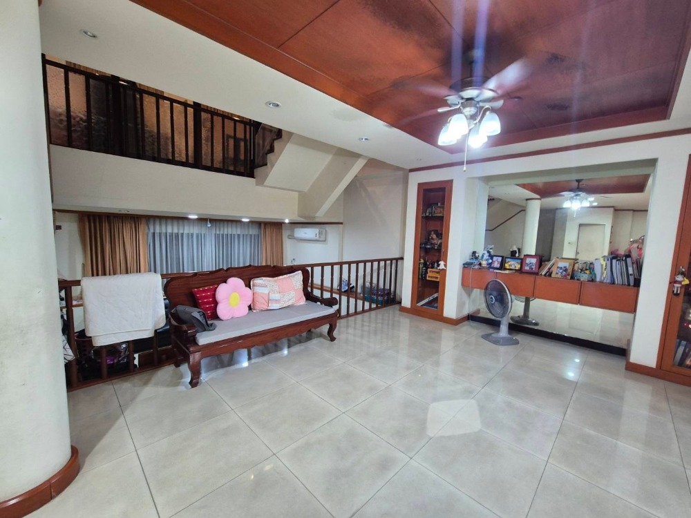 ขายบ้านรัชดา ห้วยขวาง : ขาย Townhome 3 ชั้นครึ่ง หมู่บ้านกลางเมือง2 ซอยสหการปะมูลเหม่งจ้าย (S03-1981)