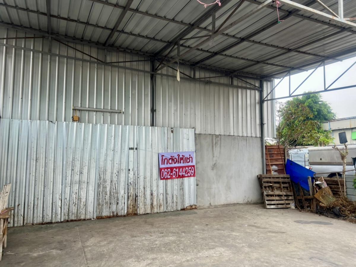 For RentWarehouseSamut Prakan,Samrong : Warehouse for rent, special price 25,000 baht/month from normal price 35,000 baht, good location, Thepharak-Phraeksa Road Phraeksa Mai Subdistrict, Mueang District, Samut Prakan Province Near Thepharak checkpoint, Kanchanaphisek ring expressway Near Bang 