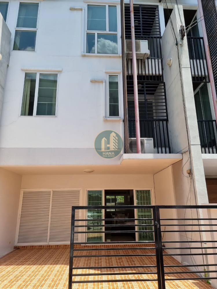 For RentTownhomeChaengwatana, Muangthong : 🚆 House for rent, The Attric Chaengwattana, near the train! 🏡✨