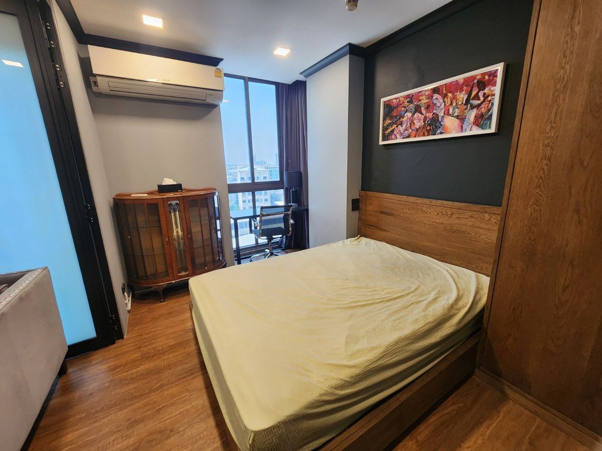 For RentCondoWongwianyai, Charoennakor : Rent a beautiful room, arrange a condo, Ideo Sathorn Taksin, next to BTS, Krung Thon Buri 100 meters with only 15,000 baht.