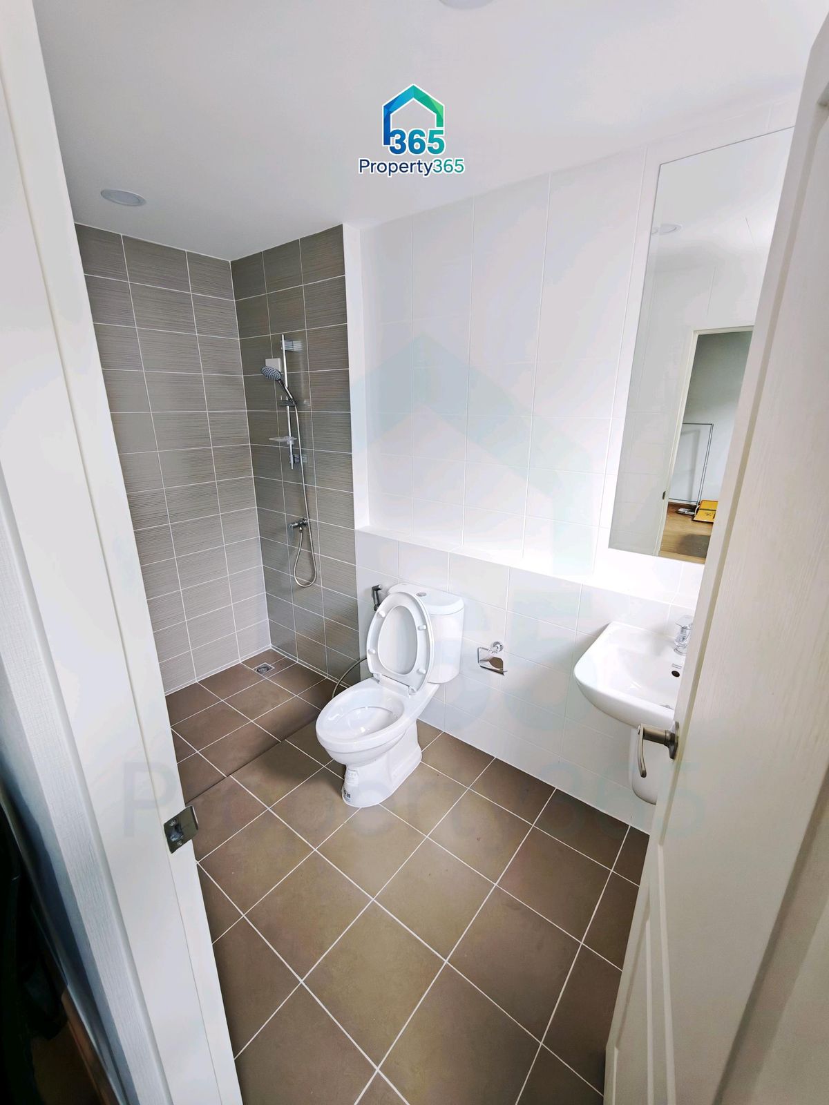 ขายบ้านลาดกระบัง สุวรรณภูมิ : Centro พระราม 9-กรุงเทพกรีฑา พร้อมบิ้วอินและเฟอนิเจอร์ พร้อมเข้าอยู่