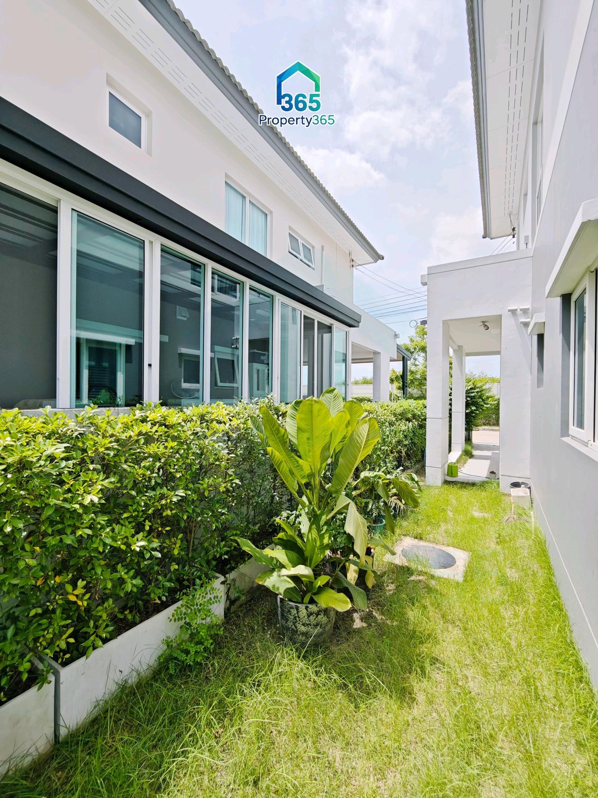 ขายบ้านลาดกระบัง สุวรรณภูมิ : Centro พระราม 9-กรุงเทพกรีฑา พร้อมบิ้วอินและเฟอนิเจอร์ พร้อมเข้าอยู่