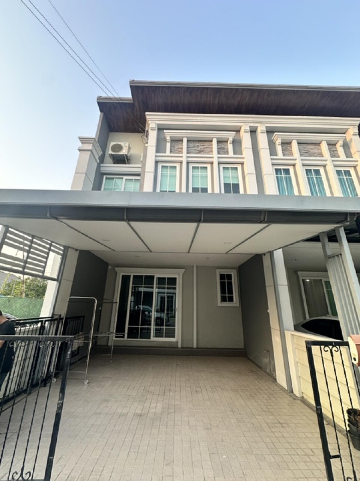 For SaleTownhomeChiang Mai : Townhome for sale The Golden Town Chiang Mai is ready to move in.