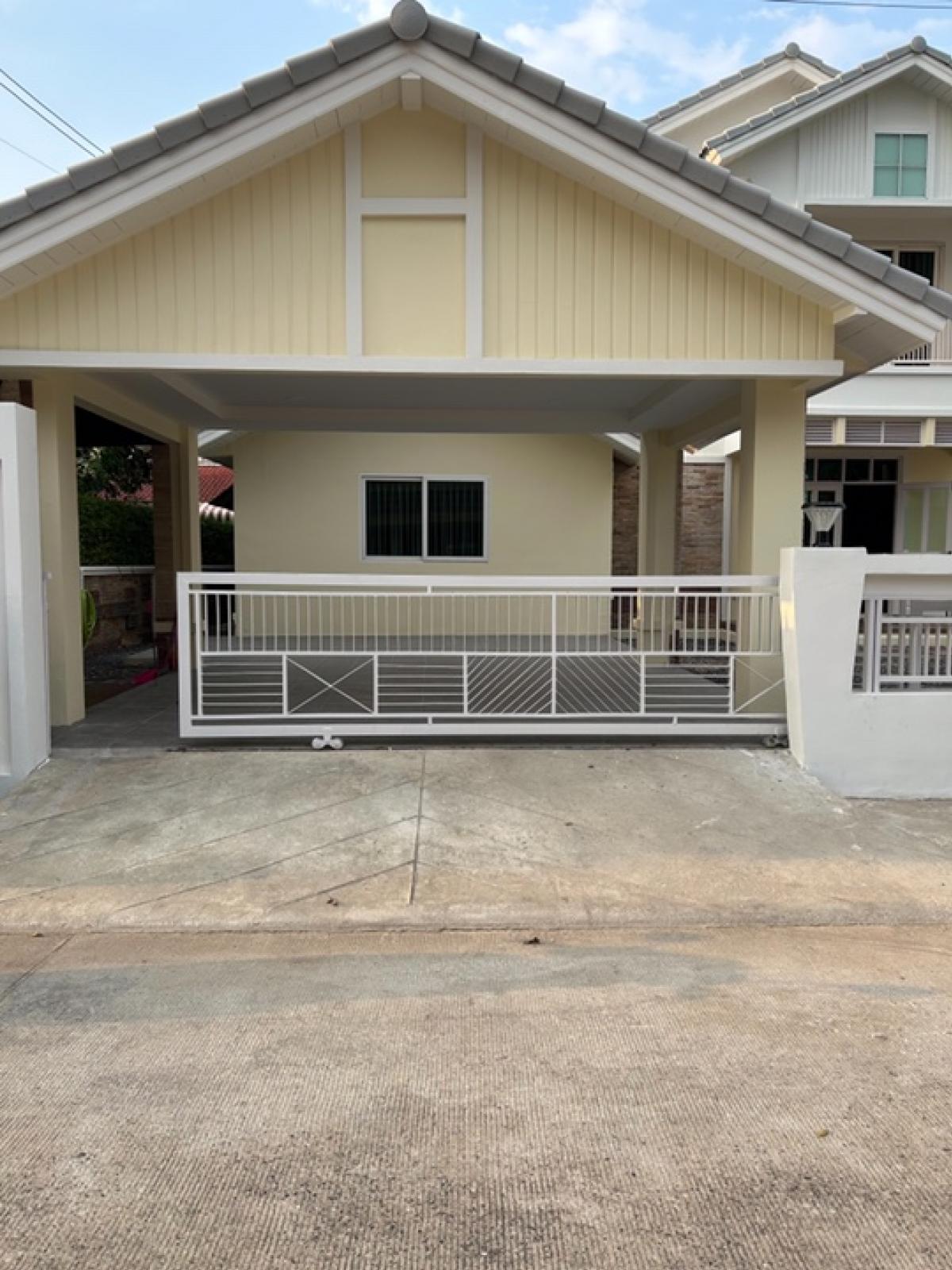 ให้เช่าบ้านมีนบุรี-ร่มเกล้า : ให้เช่าบ้านเดี่ยว2ชั้น 4ห้องนอน3ห้องน้ำ 1ห้องครัว ห้องนั่งเล่น ที่ตั้ง:รามคำแหง164 ใกล้ตลาด ศูนย์การค้า รถไฟฟ้าสายสีส้ม ใกล้โรงเรียนนานาชาติ 600เมตร