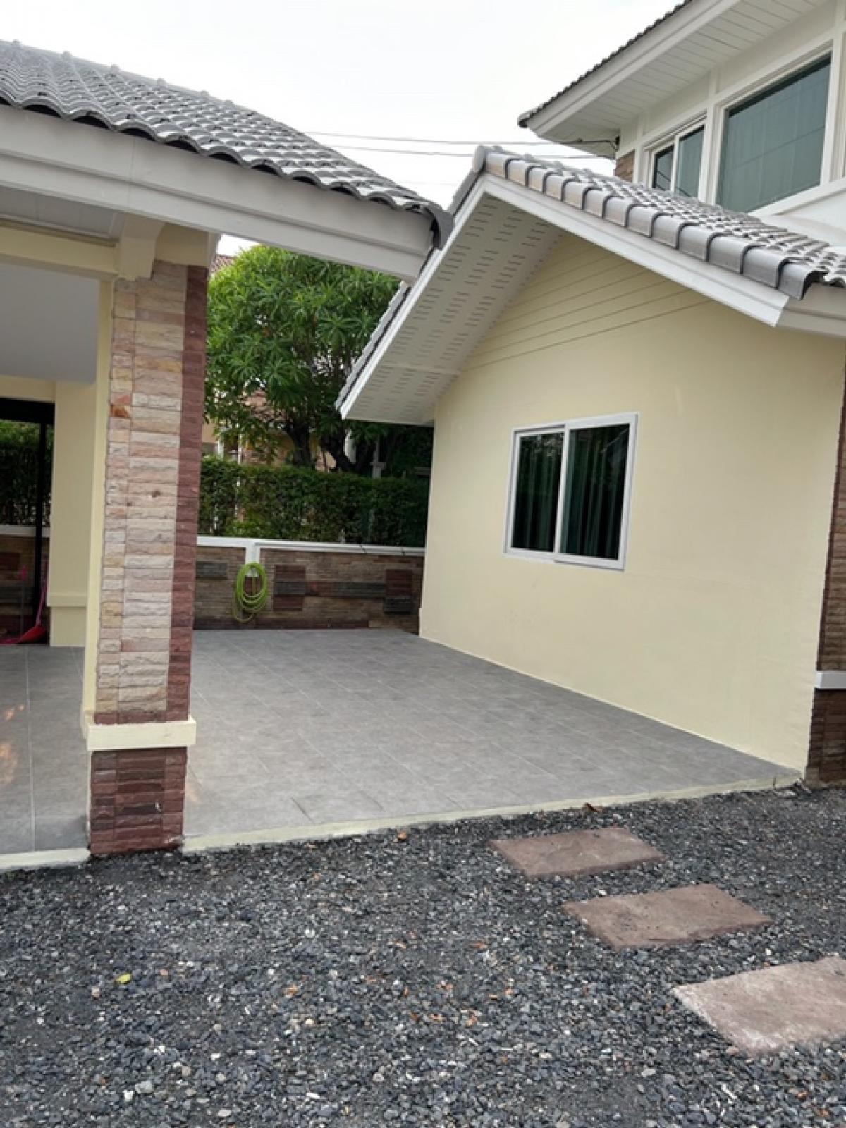 ให้เช่าบ้านมีนบุรี-ร่มเกล้า : ให้เช่าบ้านเดี่ยว2ชั้น 4ห้องนอน3ห้องน้ำ 1ห้องครัว ห้องนั่งเล่น ที่ตั้ง:รามคำแหง164 ใกล้ตลาด ศูนย์การค้า รถไฟฟ้าสายสีส้ม ใกล้โรงเรียนนานาชาติ 600เมตร