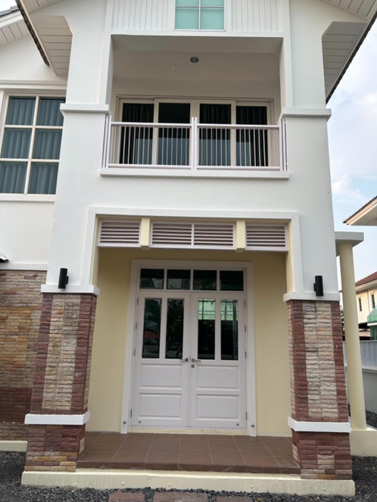 ให้เช่าบ้านมีนบุรี-ร่มเกล้า : ให้เช่าบ้านเดี่ยว2ชั้น 4ห้องนอน3ห้องน้ำ 1ห้องครัว ห้องนั่งเล่น ที่ตั้ง:รามคำแหง164 ใกล้ตลาด ศูนย์การค้า รถไฟฟ้าสายสีส้ม ใกล้โรงเรียนนานาชาติ 600เมตร