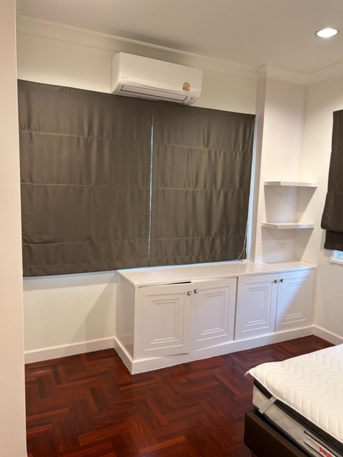 ให้เช่าบ้านมีนบุรี-ร่มเกล้า : ให้เช่าบ้านเดี่ยว2ชั้น 4ห้องนอน3ห้องน้ำ 1ห้องครัว ห้องนั่งเล่น ที่ตั้ง:รามคำแหง164 ใกล้ตลาด ศูนย์การค้า รถไฟฟ้าสายสีส้ม ใกล้โรงเรียนนานาชาติ 600เมตร