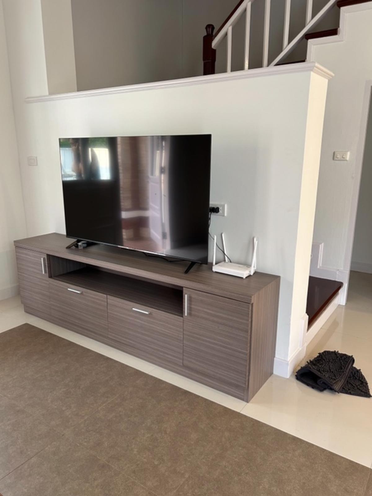 ให้เช่าบ้านมีนบุรี-ร่มเกล้า : ให้เช่าบ้านเดี่ยว2ชั้น 4ห้องนอน3ห้องน้ำ 1ห้องครัว ห้องนั่งเล่น ที่ตั้ง:รามคำแหง164 ใกล้ตลาด ศูนย์การค้า รถไฟฟ้าสายสีส้ม ใกล้โรงเรียนนานาชาติ 600เมตร