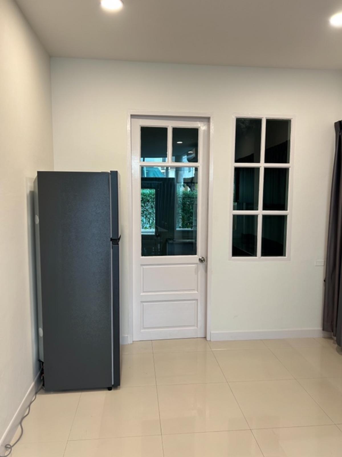 ให้เช่าบ้านมีนบุรี-ร่มเกล้า : ให้เช่าบ้านเดี่ยว2ชั้น 4ห้องนอน3ห้องน้ำ 1ห้องครัว ห้องนั่งเล่น ที่ตั้ง:รามคำแหง164 ใกล้ตลาด ศูนย์การค้า รถไฟฟ้าสายสีส้ม ใกล้โรงเรียนนานาชาติ 600เมตร