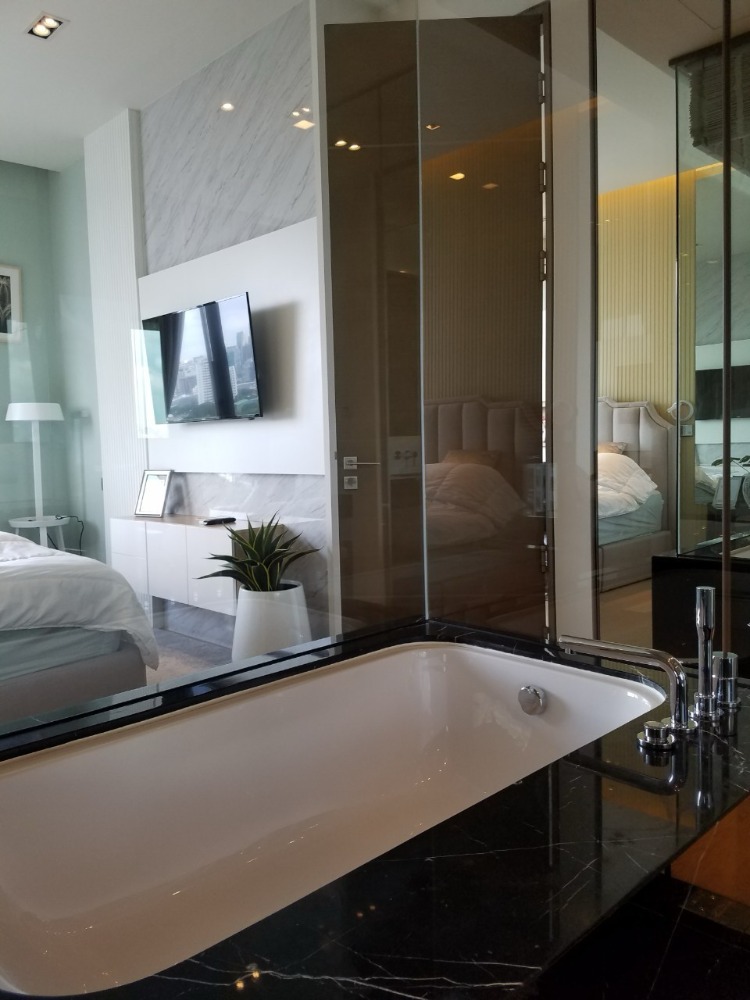 For RentCondoSilom, Saladaeng, Bangrak : Rent 1 bedroom, 1 bathroom, Sala Daeng, Saladaeng One, only 68,000 baht.