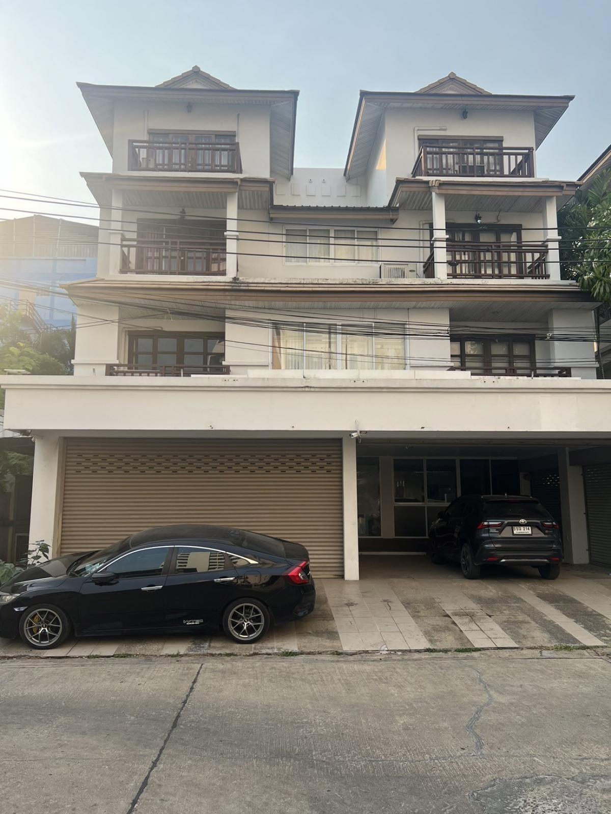 ขายโฮมออฟฟิศโชคชัย4 ลาดพร้าว71 : ขายhome office  ลาดพร้าว 83 100 ตรว. 4 ชั้น