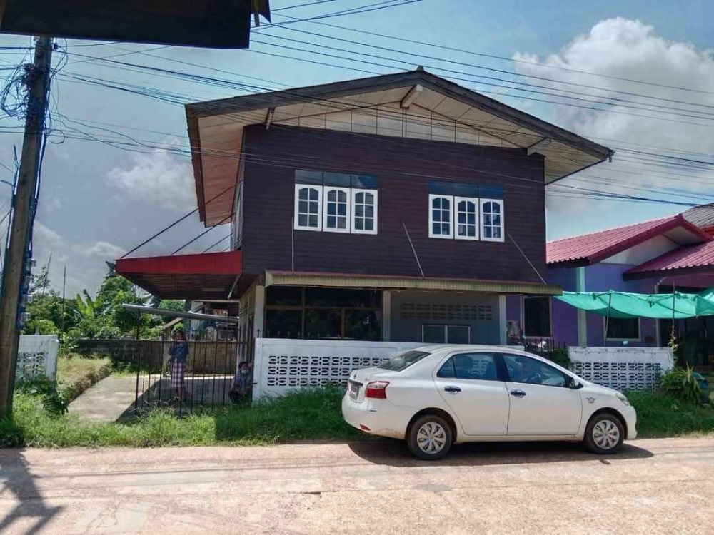 For RentHouseNakhon Phanom : Rent very cheap !! 2 storey detached house, That Phanom District, Nakhon Phanom Province, in the heart of the community near the market, the school convenience store