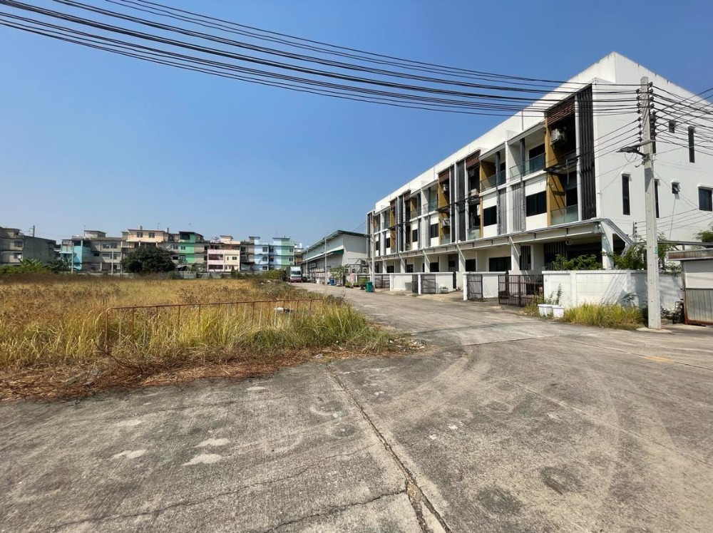 For SaleLandBang kae, Phetkasem : Land for sale 18 rai 1 ngan 59.2 square wah on Petchkasem Road 81  Nong Hong Phlu Subdistrict, Nong Khaem District, Bangkok