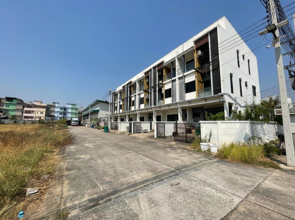 For SaleLandBang kae, Phetkasem : Land for sale 18 rai 1 ngan 59.2 square wah on Petchkasem Road 81  Nong Hong Phlu Subdistrict, Nong Khaem District, Bangkok