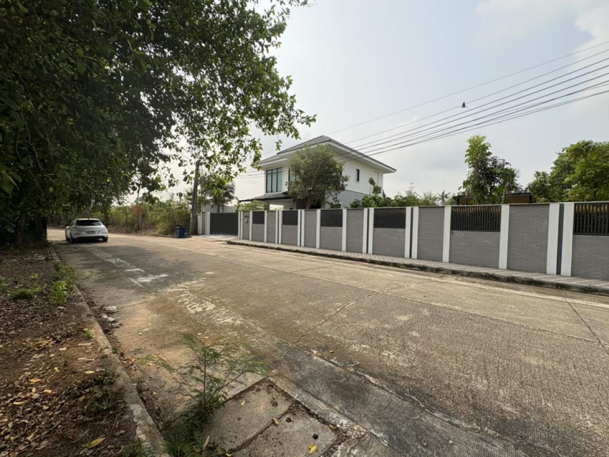 For SaleLandPinklao, Charansanitwong : Land for sale 214 sq. Wah. Ban and Lagoon Village, Taling Chan, Rang Nok-Phutthamonthon 4 Road