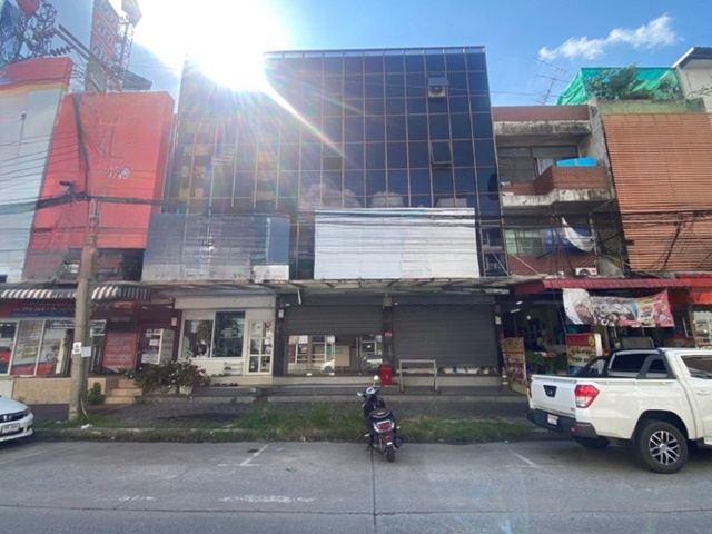 For RentShop HouseRattanathibet, Sanambinna : Dental clinic with system for rent 1st floor (2 units) 5rooms 2 bath 120sq.m.MRT MuangThongThani