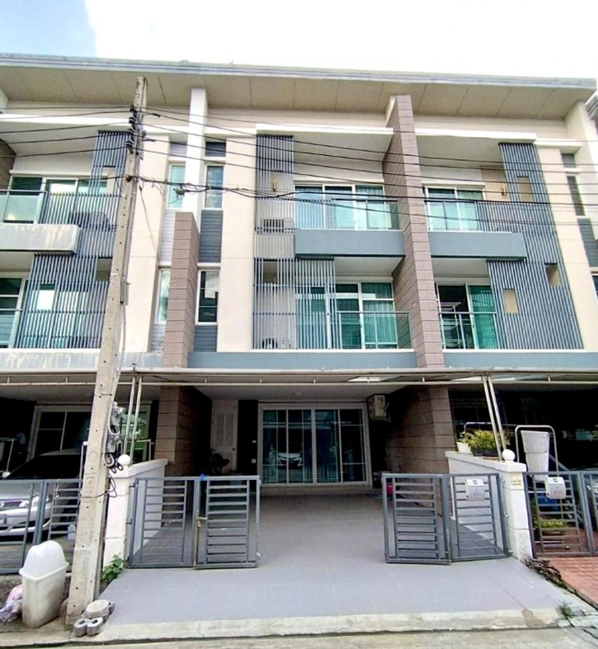 For RentTownhomeOnnut, Udomsuk : 3 -story townhome for rent 