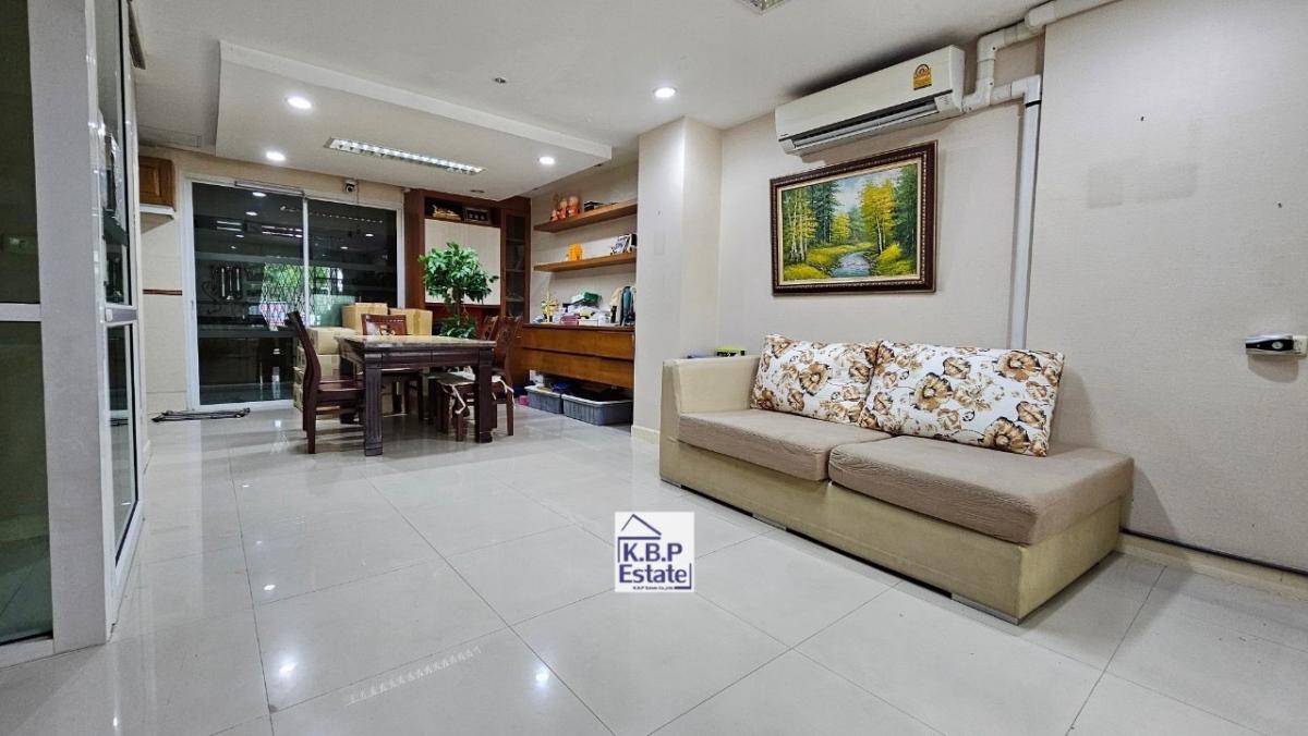 For SaleTownhomeSathorn, Narathiwat : Sell ​​Townhome Thanapat House, Sathorn -Narathiwat 22.70 sq.w//. 280 sqm. 3, 4 beds, 4 beds, 3parking, beautiful and peaceful position.