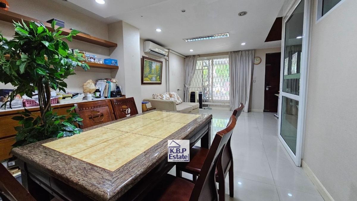 ขายทาวน์โฮมสาทร นราธิวาส : ขายทาวน์โฮมธนาพัฒน์ เฮ้าส์ สาทร - นราธิวาส  22.70ตร.วา  280 ตรม. 3ชั้น 4นอน 4น้ำ 3ที่จอดรถ ตำแหน่งสวยและเงียบสงบ