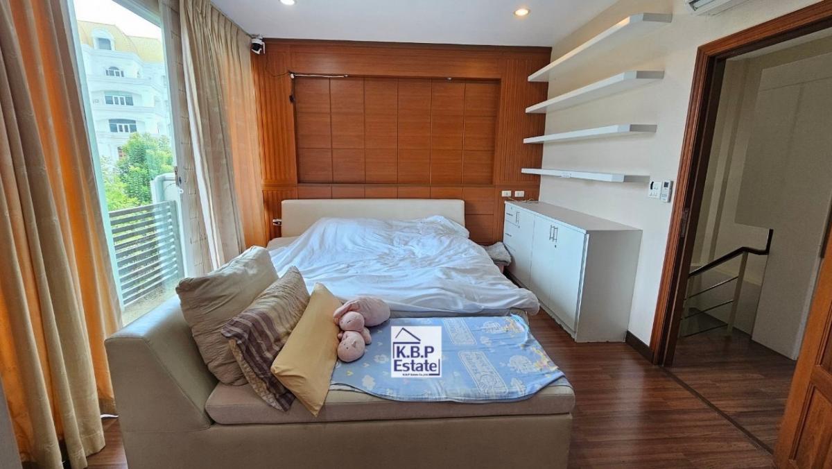 ขายทาวน์โฮมสาทร นราธิวาส : ขายทาวน์โฮมธนาพัฒน์ เฮ้าส์ สาทร - นราธิวาส  22.70ตร.วา  280 ตรม. 3ชั้น 4นอน 4น้ำ 3ที่จอดรถ ตำแหน่งสวยและเงียบสงบ