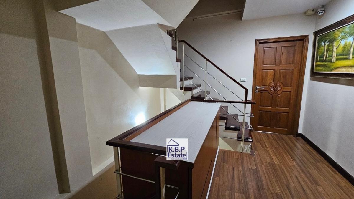 ขายทาวน์โฮมสาทร นราธิวาส : ขายทาวน์โฮมธนาพัฒน์ เฮ้าส์ สาทร - นราธิวาส  22.70ตร.วา  280 ตรม. 3ชั้น 4นอน 4น้ำ 3ที่จอดรถ ตำแหน่งสวยและเงียบสงบ