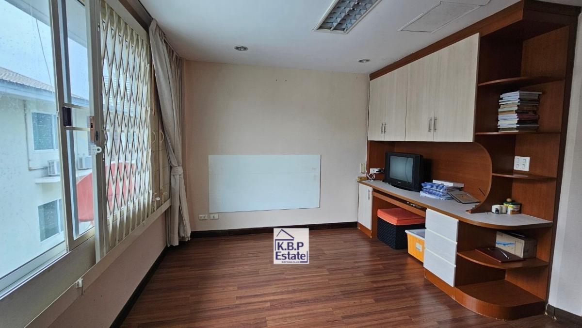 ขายทาวน์โฮมสาทร นราธิวาส : ขายทาวน์โฮมธนาพัฒน์ เฮ้าส์ สาทร - นราธิวาส  22.70ตร.วา  280 ตรม. 3ชั้น 4นอน 4น้ำ 3ที่จอดรถ ตำแหน่งสวยและเงียบสงบ