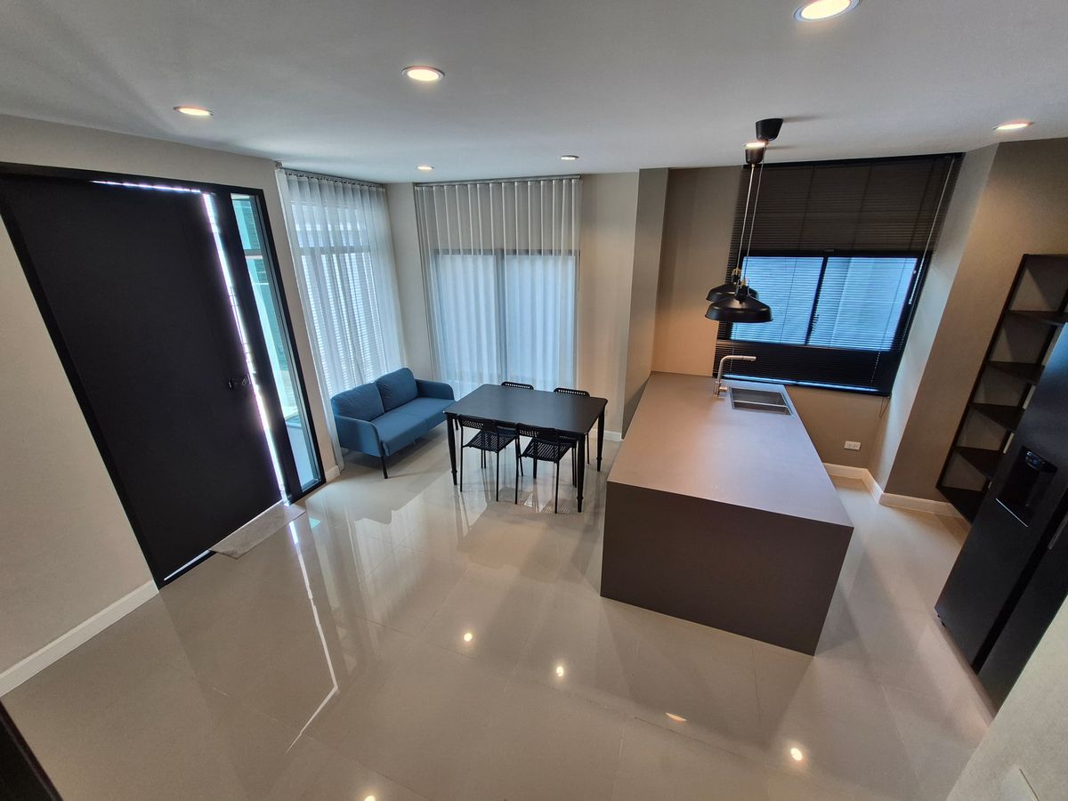 ให้เช่าทาวน์โฮมพัฒนาการ ศรีนครินทร์ : ให้เช่า⭐ทาวน์โฮม กรุงเทพกรีฑา⭐2 ห้องนอน⭐หลังมุม⭐ใกล้ Motorway ด่านทับช้าง