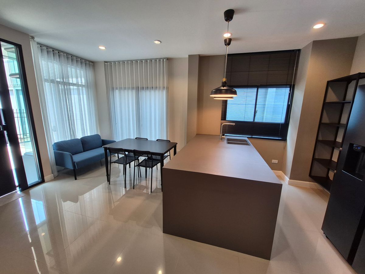 ให้เช่าทาวน์โฮมพัฒนาการ ศรีนครินทร์ : ให้เช่า⭐ทาวน์โฮม กรุงเทพกรีฑา⭐2 ห้องนอน⭐หลังมุม⭐ใกล้ Motorway ด่านทับช้าง