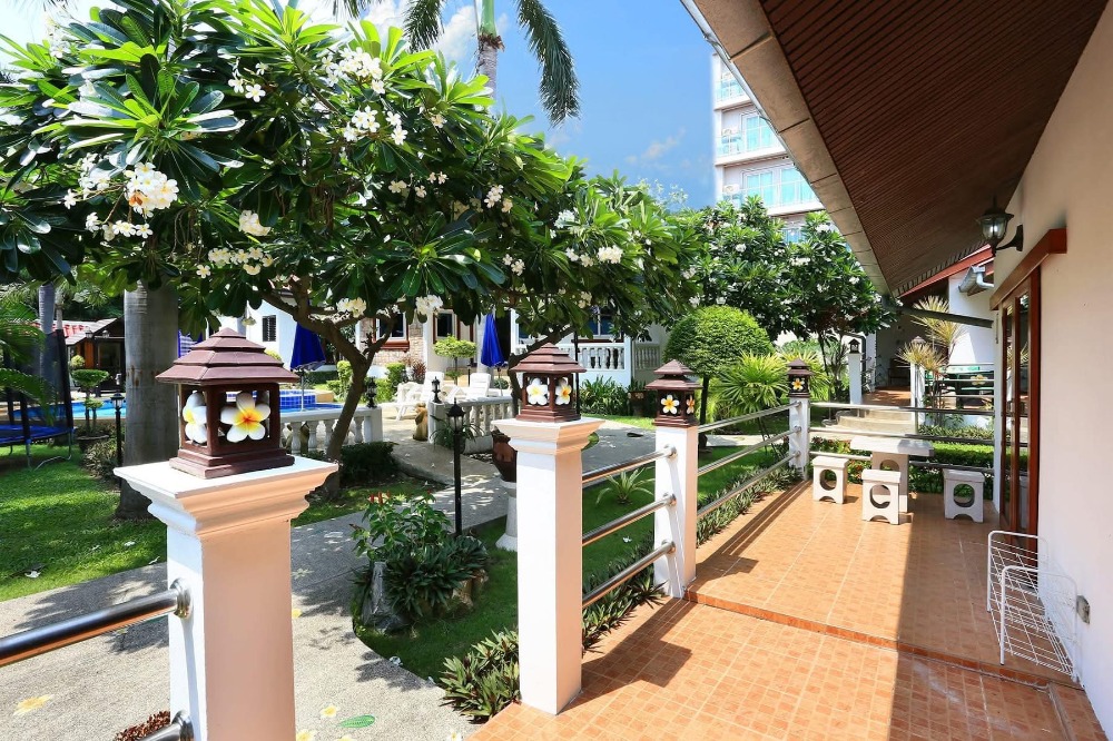 ขายกิจการโรงแรม & กิจการอพาร์ตเมนต์พัทยา บางแสน ชลบุรี สัตหีบ : บ้าน 5 หลัง บนเขาพระตำหนัก พัทยา ห่างจากทะเล 400 เมตร เหมาะสำหรับการลงทุน ขายพร้อมหรือไม่พร้อมผู้เช่าได้