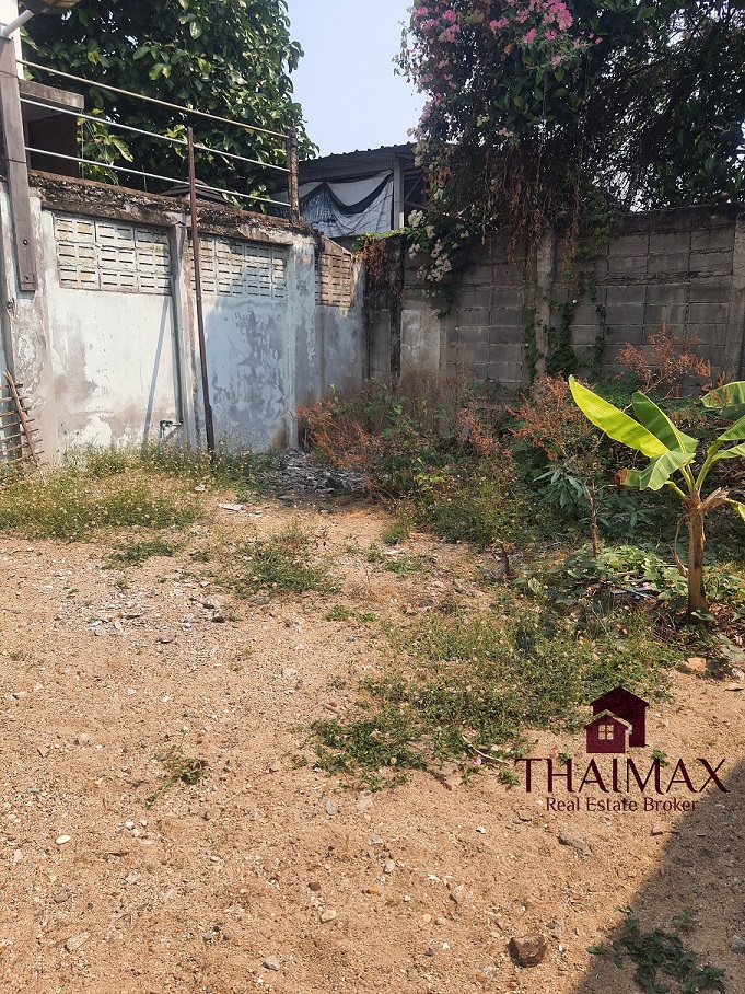 For SaleLandChiang Mai : Land in Chiang Mai moat, area of ​​102 sq.m., near tourist attractions Sunday Walking Street