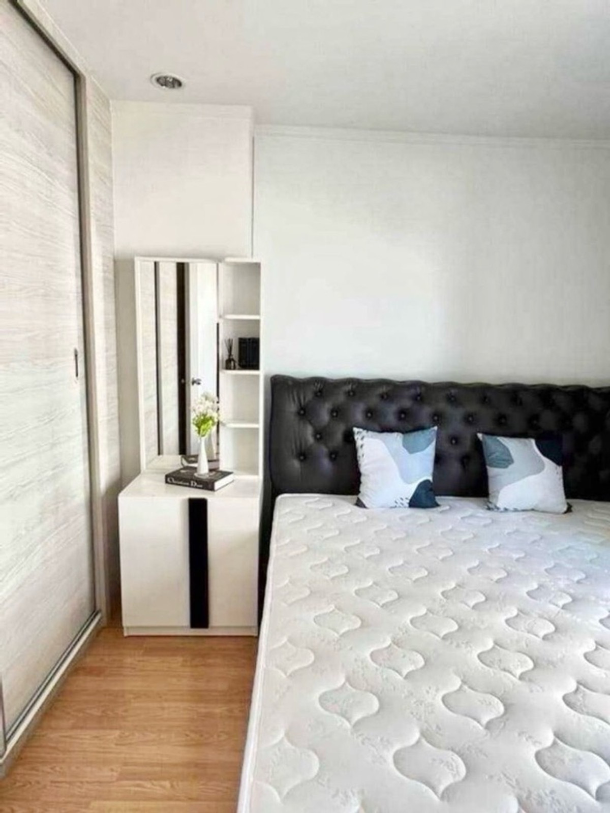 ขายคอนโดพัฒนาการ ศรีนครินทร์ : 🚨 เจ้าของขายเอง! ห้องชั้นสูง วิวโล่ง โปร่งสบาย Lumpini Place ศรีนครินทร์–หัวหมาก ใกล้ MRT หัวหมาก เพียง 200 ม. และ Airport Link หัวหมาก 350 ม. 