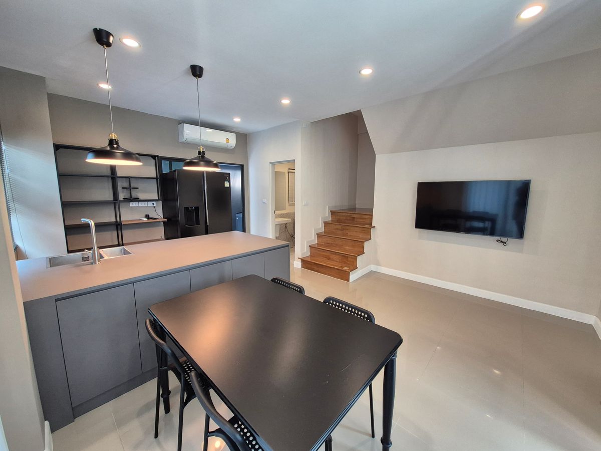 ให้เช่าทาวน์โฮมพัฒนาการ ศรีนครินทร์ : ให้เช่า⭐ทาวน์โฮม กรุงเทพกรีฑา⭐2 ห้องนอน⭐หลังมุม⭐ใกล้ Motorway ด่านทับช้าง