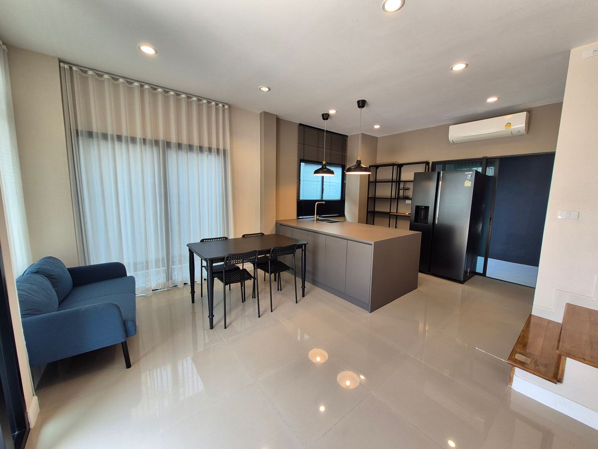 ให้เช่าทาวน์โฮมพัฒนาการ ศรีนครินทร์ : ให้เช่า⭐ทาวน์โฮม กรุงเทพกรีฑา⭐2 ห้องนอน⭐หลังมุม⭐ใกล้ Motorway ด่านทับช้าง