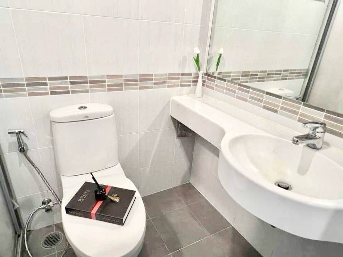 ขายคอนโดพัฒนาการ ศรีนครินทร์ : 🚨 เจ้าของขายเอง! ห้องชั้นสูง วิวโล่ง โปร่งสบาย Lumpini Place ศรีนครินทร์–หัวหมาก ใกล้ MRT หัวหมาก เพียง 200 ม. และ Airport Link หัวหมาก 350 ม. 