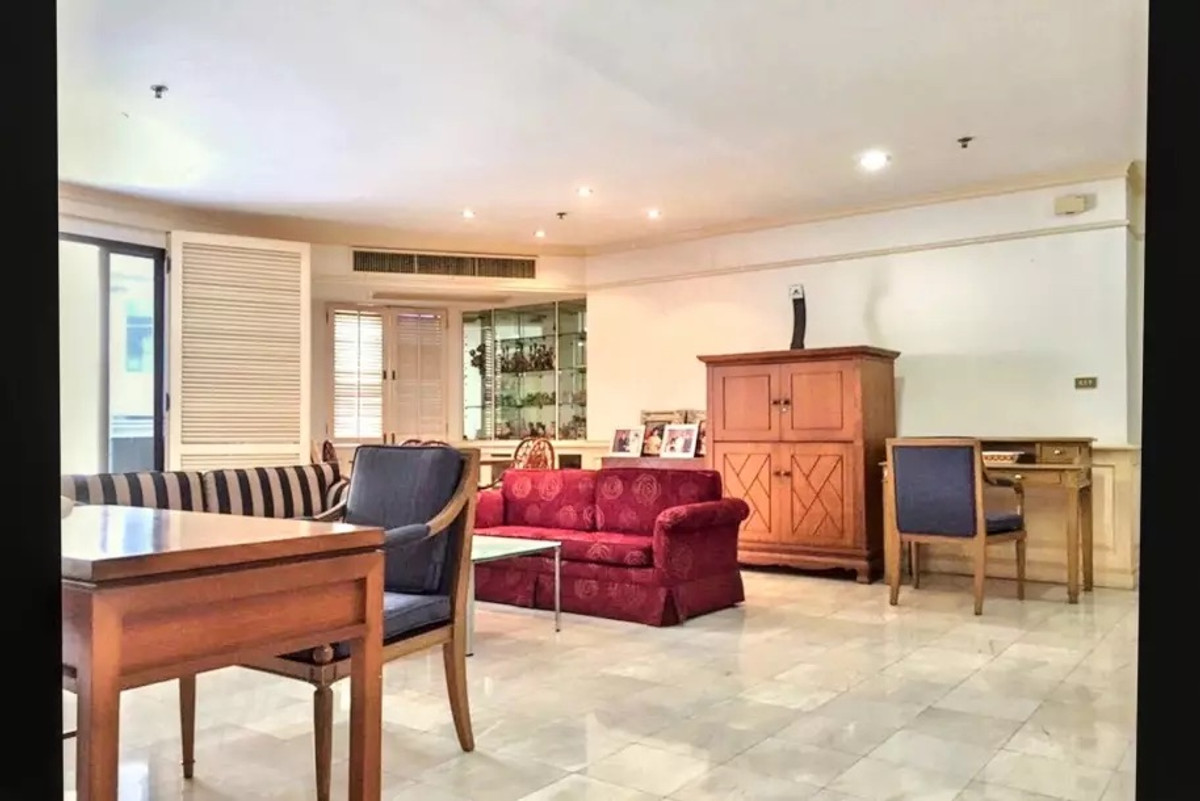 ขายคอนโดคลองเตย กล้วยน้ำไท : 2 bedrooms 2 bathrooms 141.7 Sq.M. Moon Tower condo in Thonglor