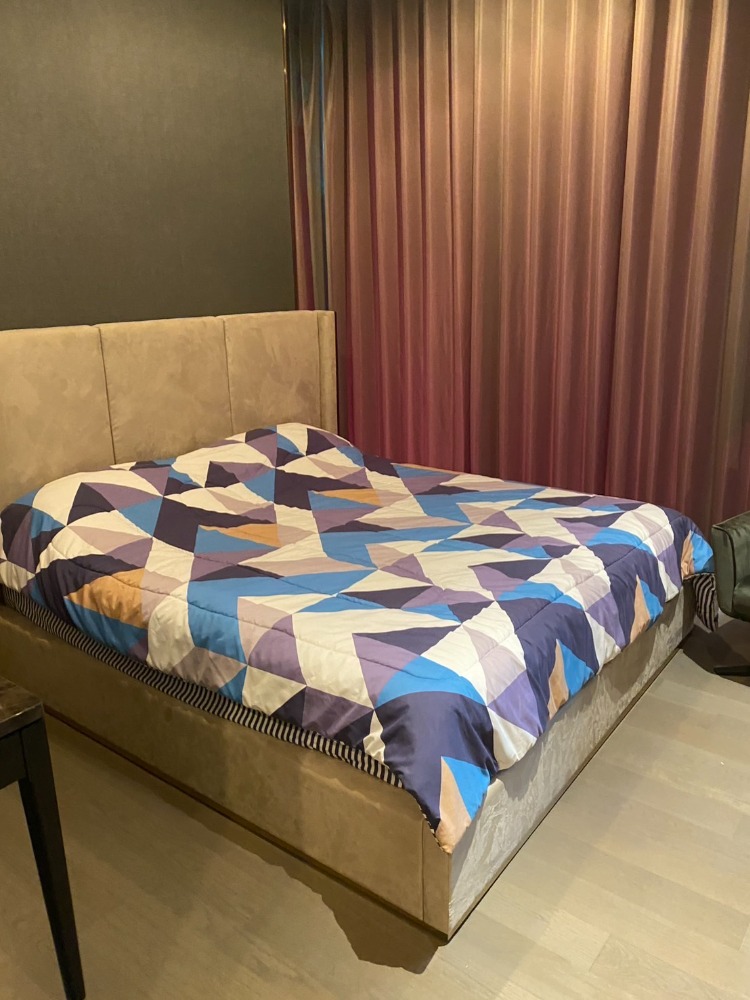 ขายคอนโดพระราม 9 เพชรบุรีตัดใหม่ RCA : ขายคอนโด THE ESSE AT SINGHA COMPLEX 1ห้องนอน โมเดิร์น ตกแต่งครบ วิวเมือง ใกล้ BTS เพชรบุรี