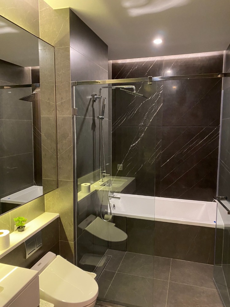 ขายคอนโดพระราม 9 เพชรบุรีตัดใหม่ RCA : ขายคอนโด THE ESSE AT SINGHA COMPLEX 1ห้องนอน โมเดิร์น ตกแต่งครบ วิวเมือง ใกล้ BTS เพชรบุรี