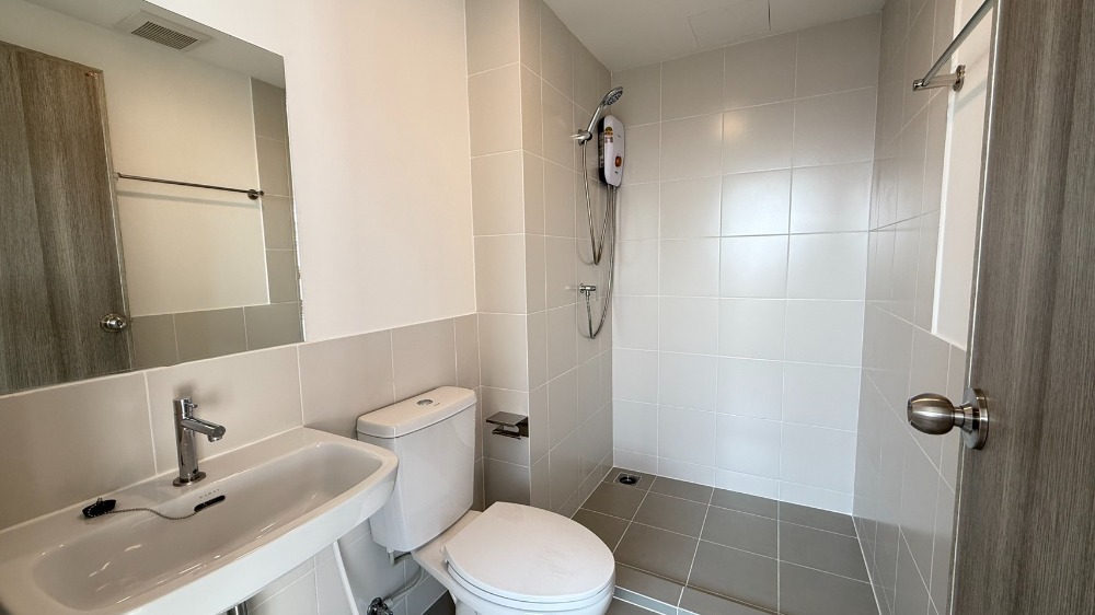 For RentCondoMahachai Samut Sakhon : 🔥Urgent rental, new room, ready to move in🔥Sena Kit Phetkasem 120 Phase 1, starting rent 7,300 baht/month, accepting both Thais and foreigners (6-month / 1-year lease) RentNex By Sena