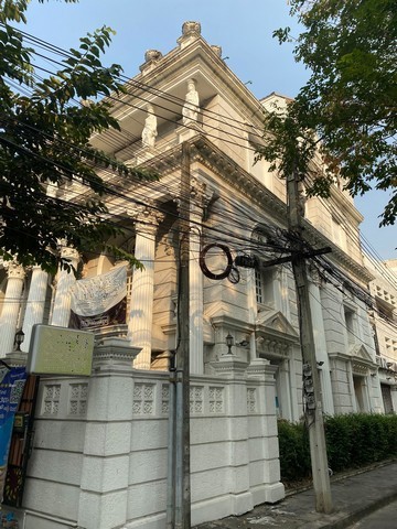 For SaleTownhomeRama9, Petchburi, RCA : 3.5 -story townhome, excluding roofs behind the corner near the College of Chamber of Commerce, Din Daeng area, near MRT, Thailand Cultural Center