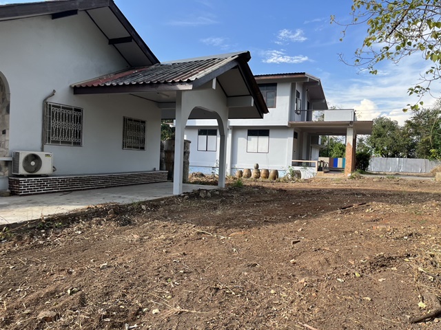 ให้เช่าบ้านนครสวรรค์ : 5นอน เขาเขียว ให้เช่าหลังใหญ่ มีแอร์1ตัว บนที่ดิน 2ไร่ ทำรีสอร์ทได้ อากาศดีมาก 3น้ำ 650 ตรม. มหิดล นครสวรรค์ เพิ่มสระว่ายน้ำได้